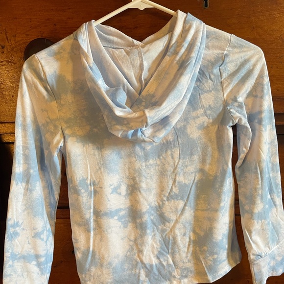 This is a girls size M (8). An SO brand from Kohl’s. Hooded and long sleeve. - Picture 3 of 3